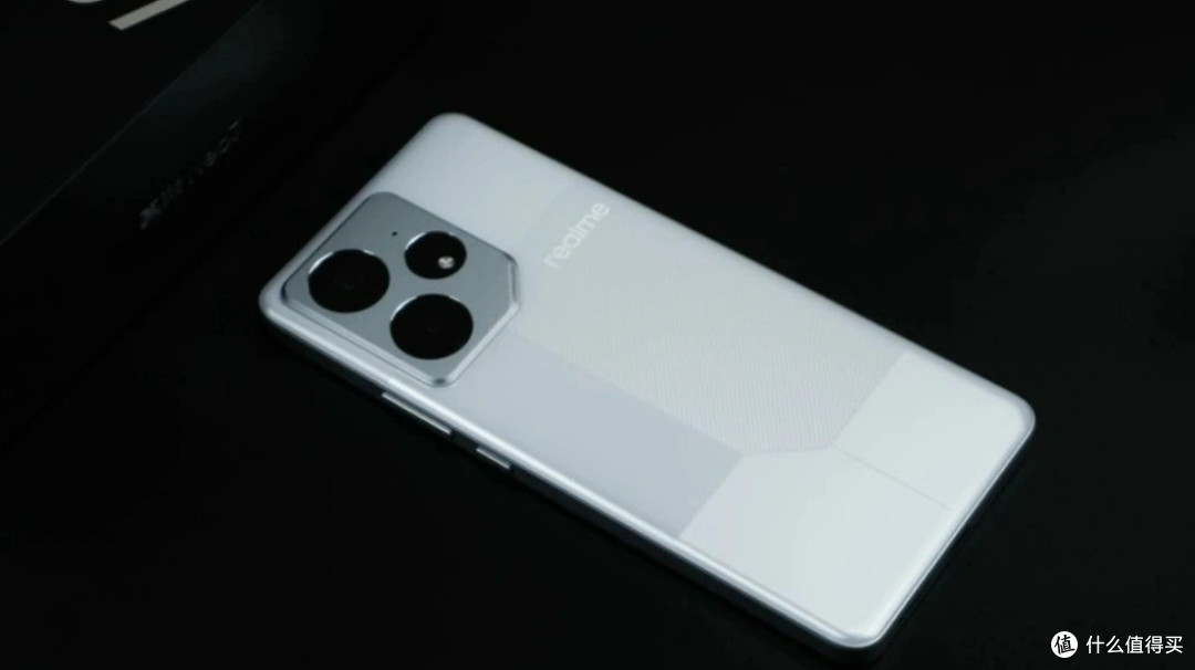 旗舰手机“新卷王”,16GB+1TB跌至2369元,7000mAh+240万跑分