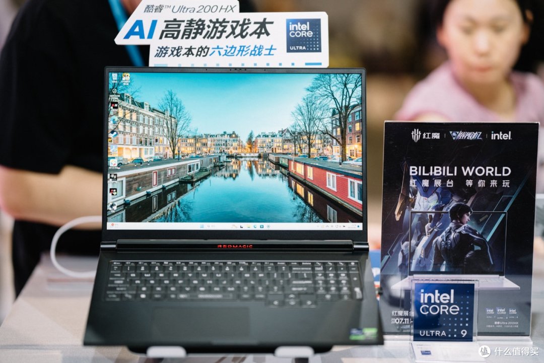 BW2025：红魔16 Pro现场看，手机与PC两不误，新游戏本马上就来