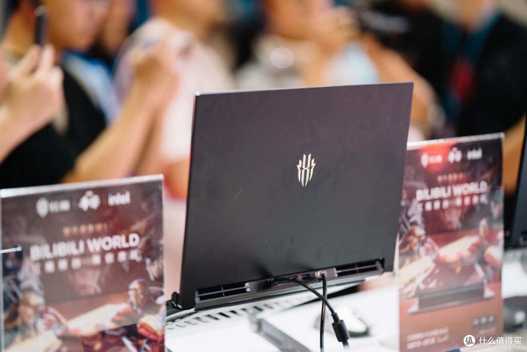BW2025：红魔16 Pro现场看，手机与PC两不误，新游戏本马上就来