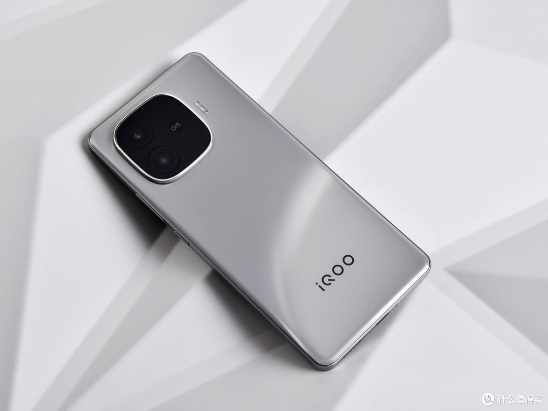 Redmi慌了?iQOO Z9 Turbo用1499元实现“性能+续航+屏幕”三杀