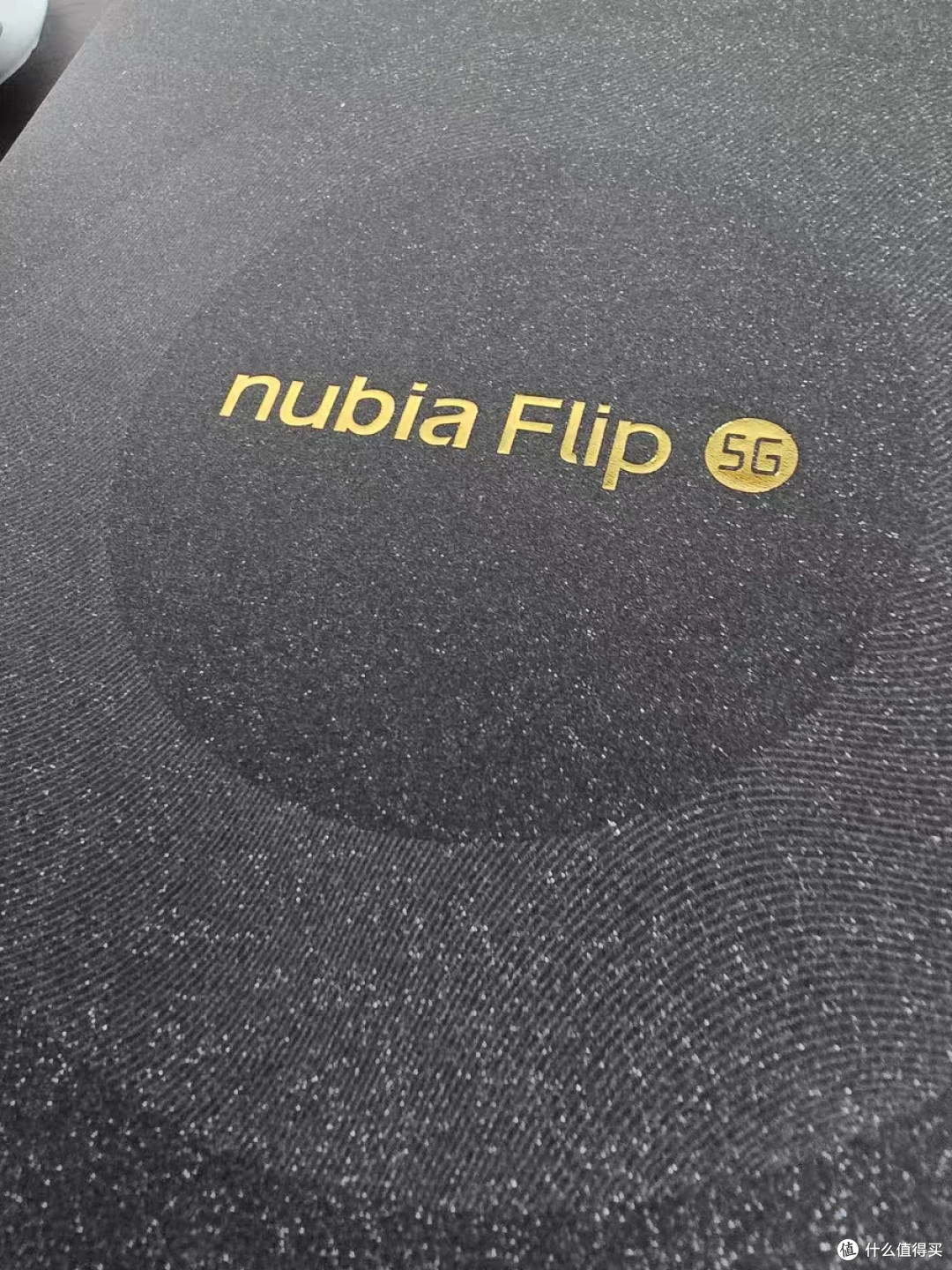 努比亚Flip 2:折叠屏界的「社恐救星」,你确定不来一台?