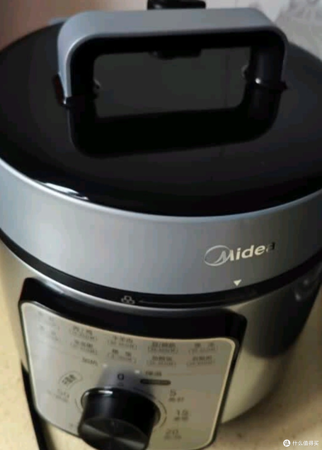 美的（Midea）电压力锅4L 家用70kPa快煮高压电饭锅 旋钮操控开盖