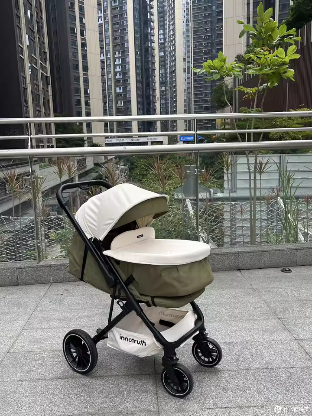 inno 婴儿车:带娃出门像推着移动城堡,可坐可躺太香了