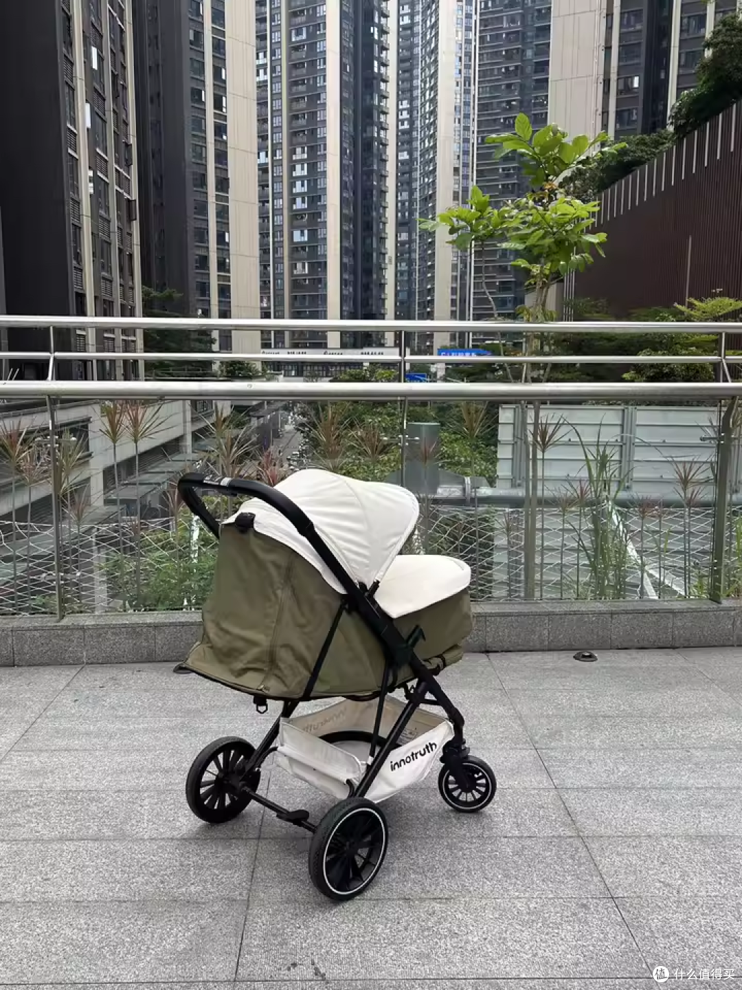 inno 婴儿车:带娃出门像推着移动城堡,可坐可躺太香了