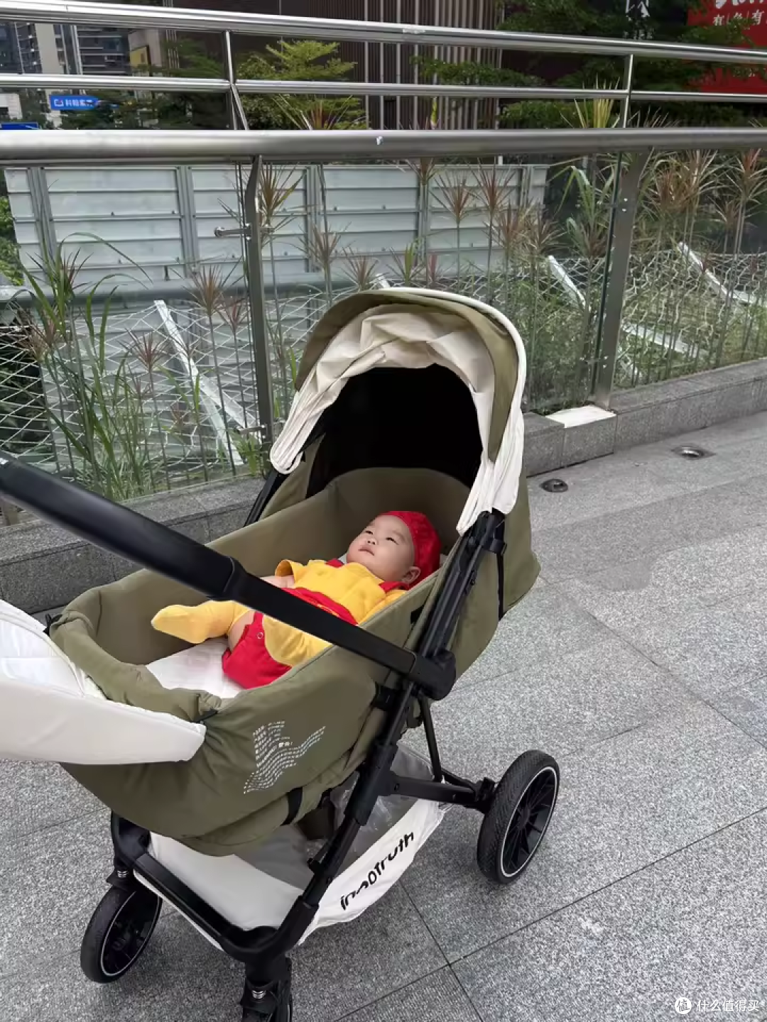 inno 婴儿车:带娃出门像推着移动城堡,可坐可躺太香了