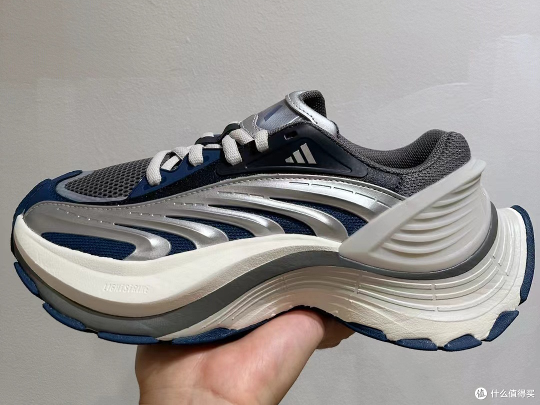 adidas XLG MTW系列跑步鞋:舒适缓震,时尚百搭