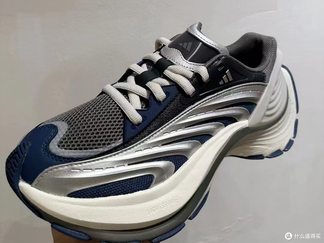 adidas XLG MTW系列跑步鞋:舒适缓震,时尚百搭