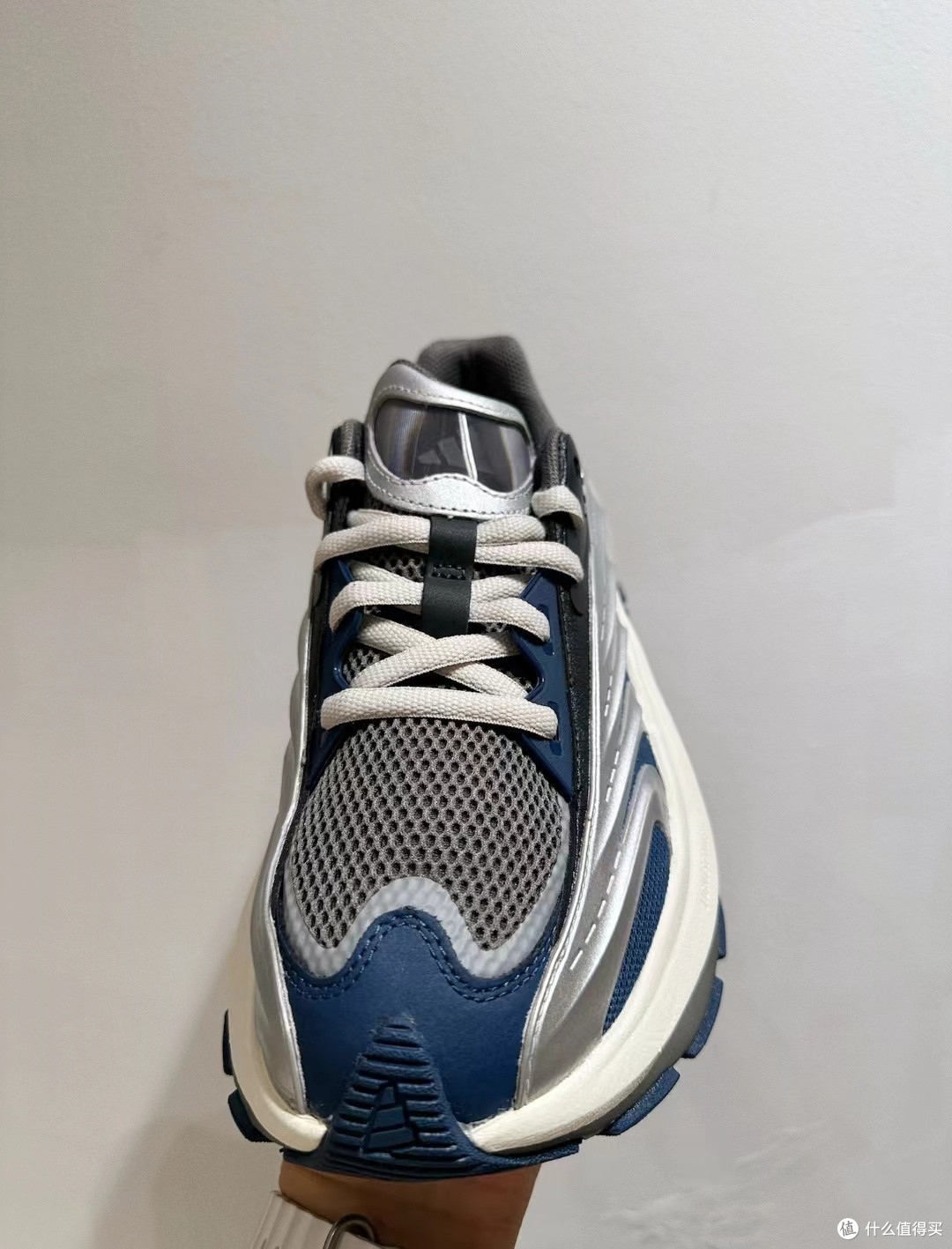adidas XLG MTW系列跑步鞋:舒适缓震,时尚百搭