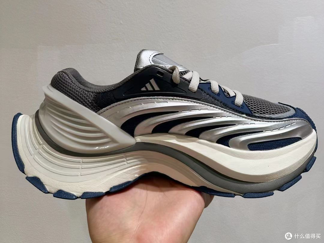 adidas XLG MTW系列跑步鞋:舒适缓震,时尚百搭