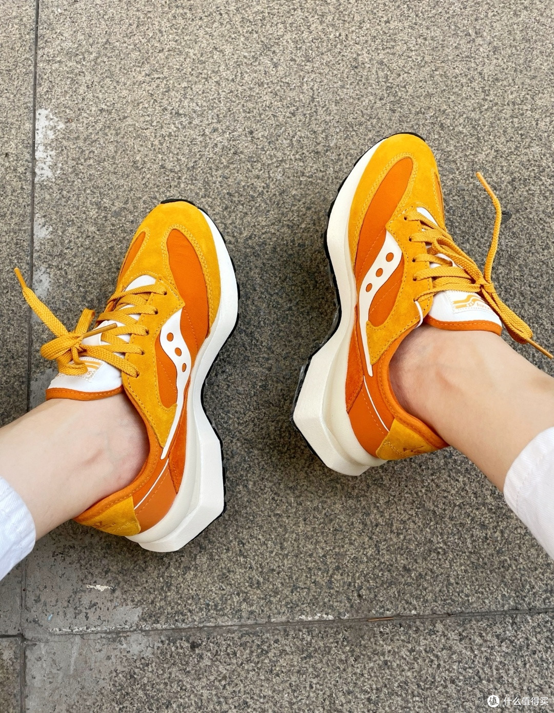 Saucony JAZZ RENEW V2：复古潮流与舒适兼备的休闲鞋