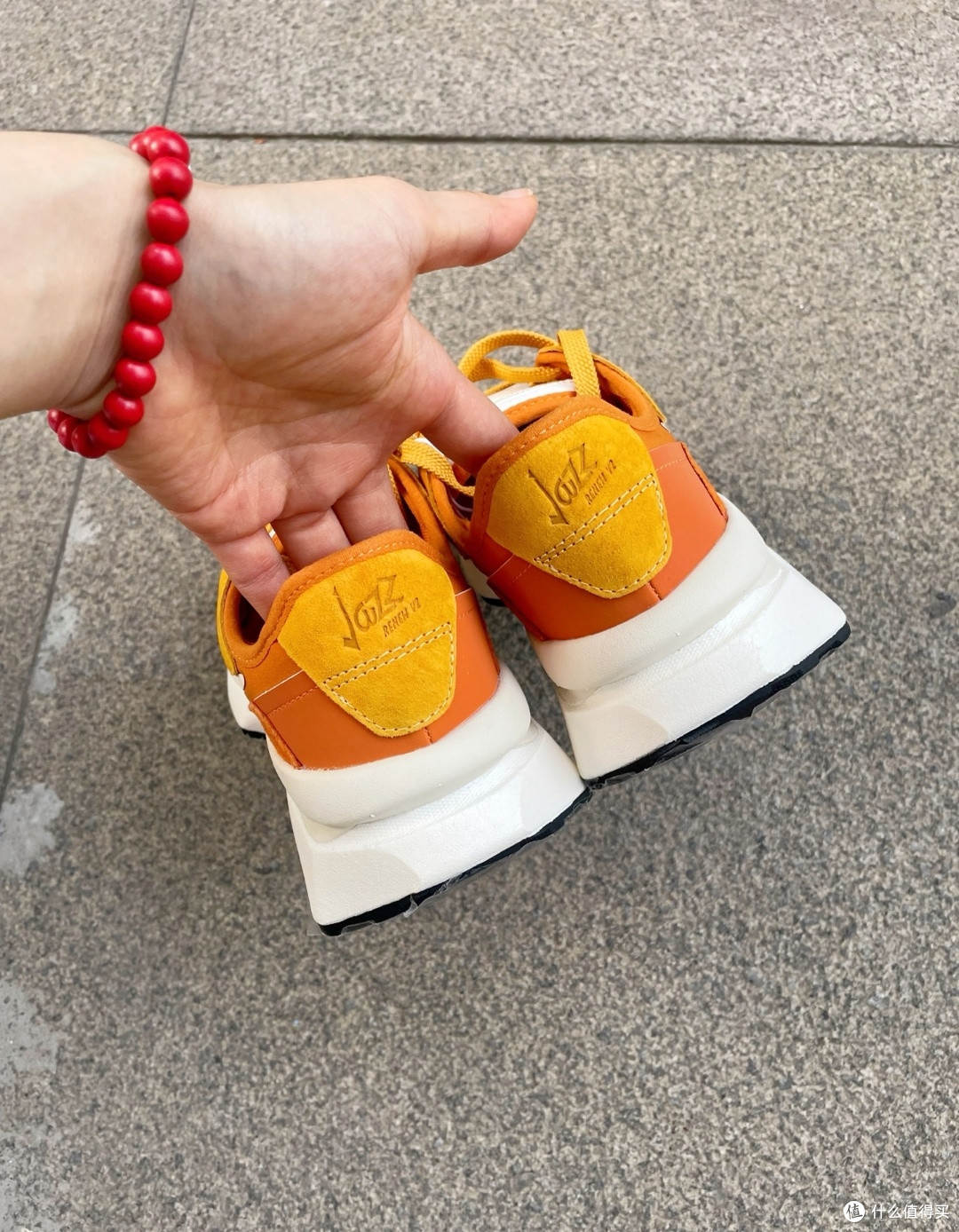 Saucony JAZZ RENEW V2：复古潮流与舒适兼备的休闲鞋