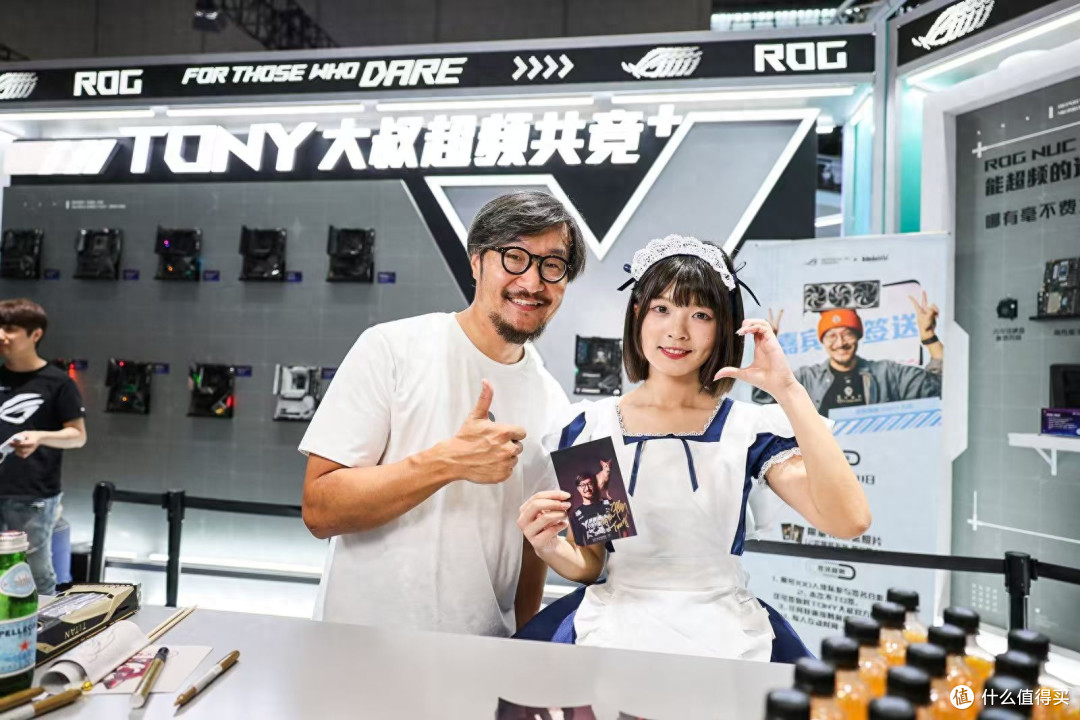 ROG玩+乐园横扫BW2025:当电竞硬件玩起次元穿越