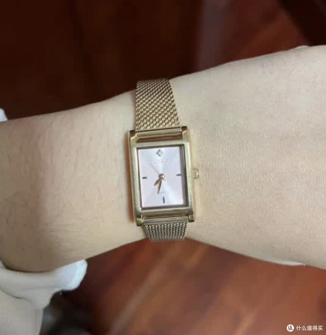西铁城Juicy Tint石英女表 值得拥有
