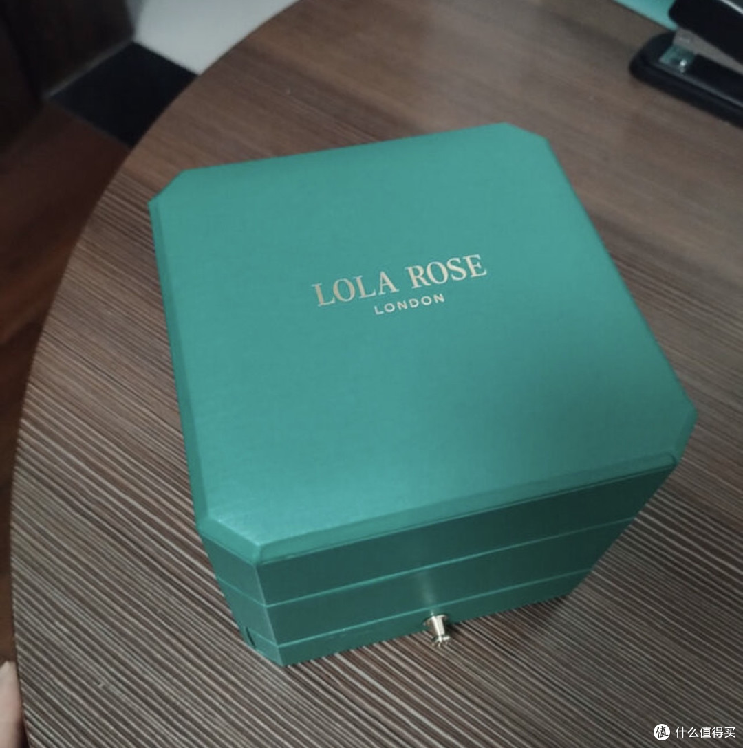 Lola Rose小绿表:复古与宝石美学