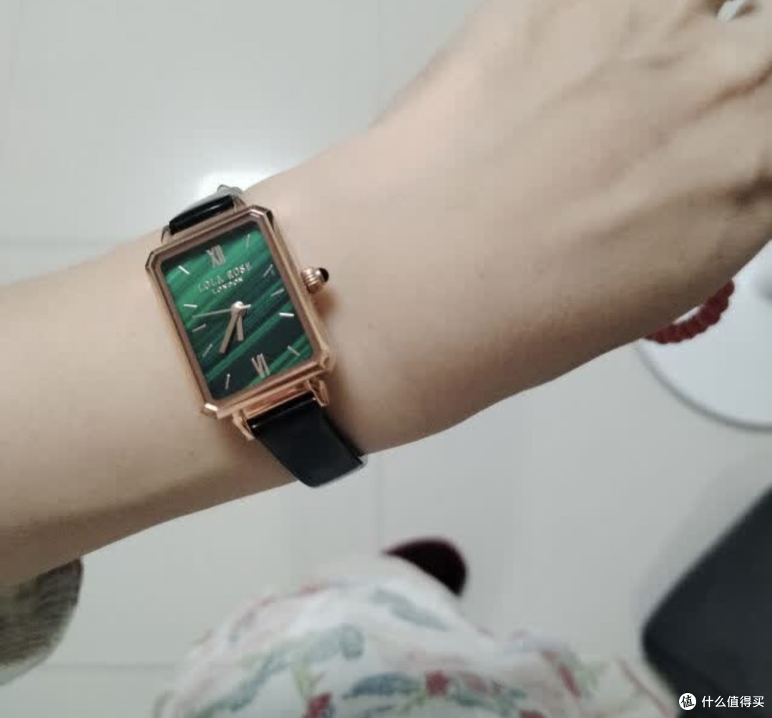Lola Rose小绿表:复古与宝石美学