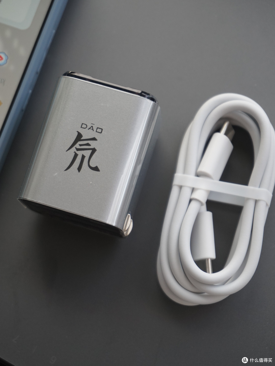 赛博朋克风拉满!红魔65W氘锋能量块mini充电体验
