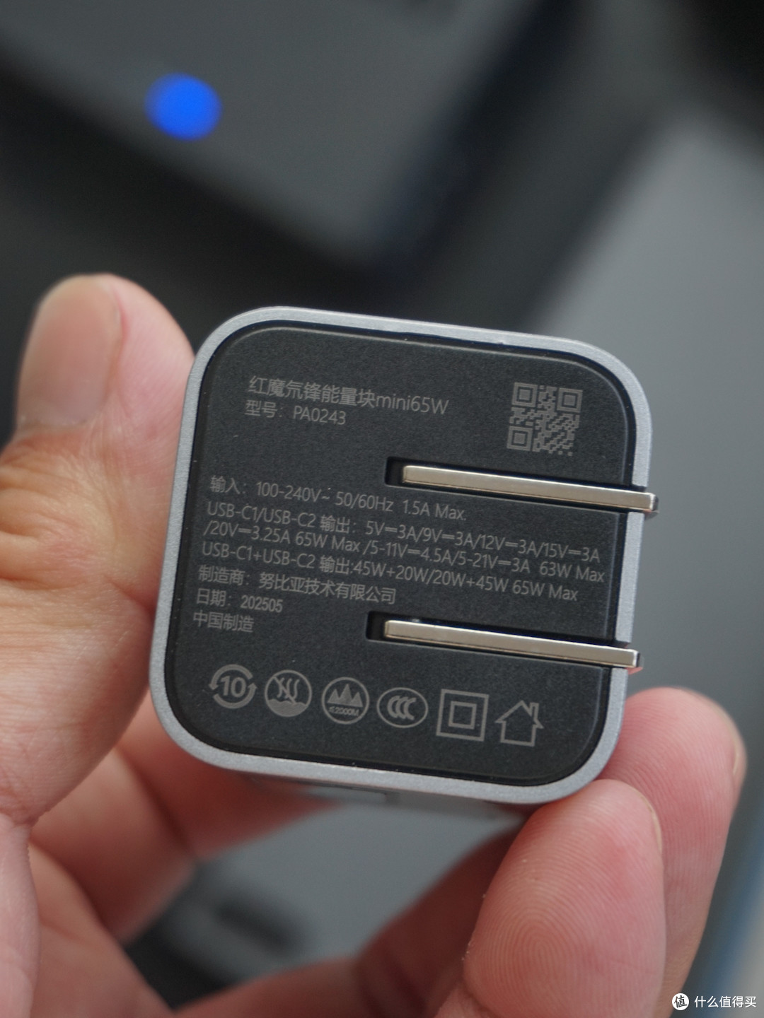 赛博朋克风拉满!红魔65W氘锋能量块mini充电体验