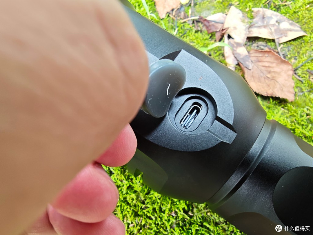 三SST40加持6000流明620米远射的极致照明:迈特明酷MT003 Turbo