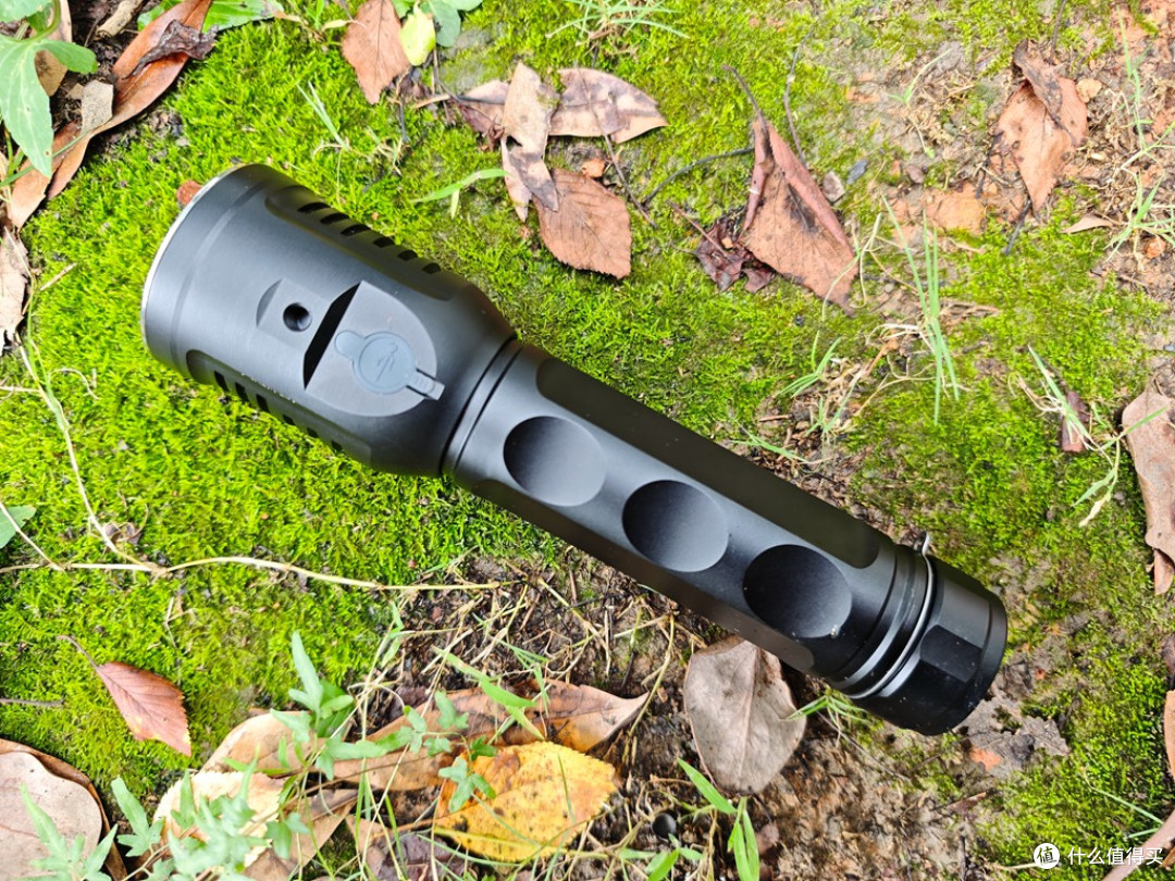 三SST40加持6000流明620米远射的极致照明:迈特明酷MT003 Turbo