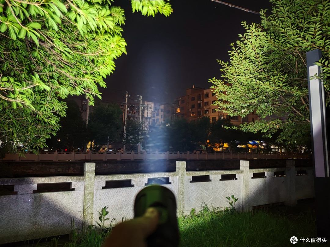 三SST40加持6000流明620米远射的极致照明:迈特明酷MT003 Turbo