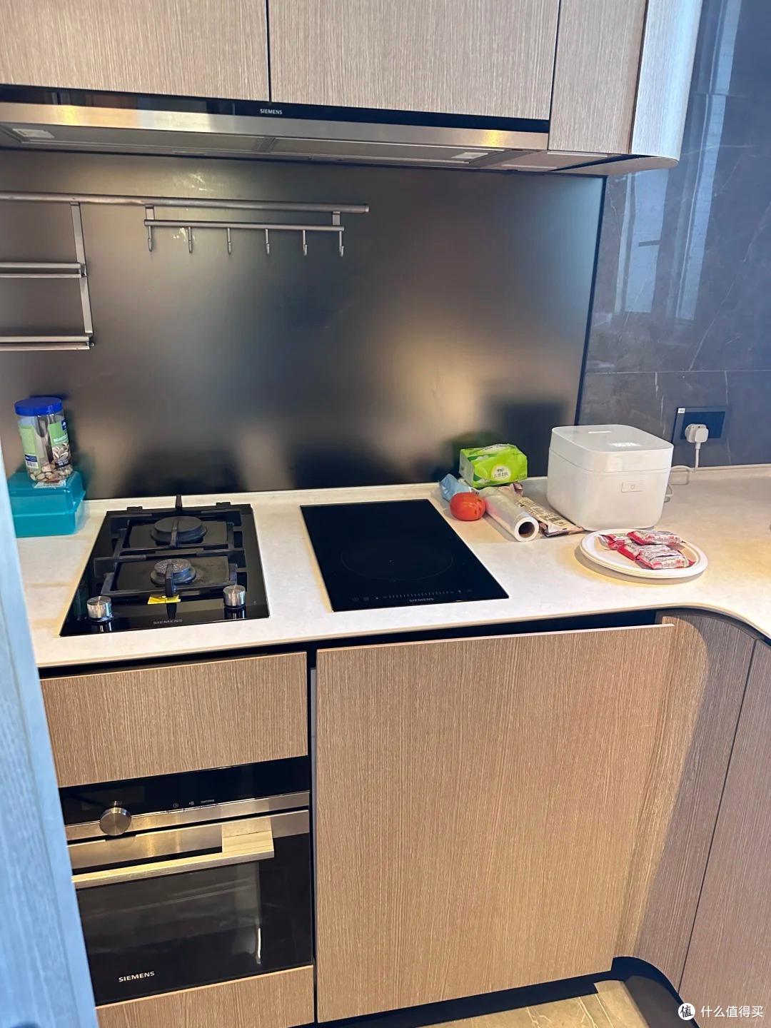 香港一姑娘火了,蜗居28㎡小屋,月租仅3W,一住就是六年,晒晒