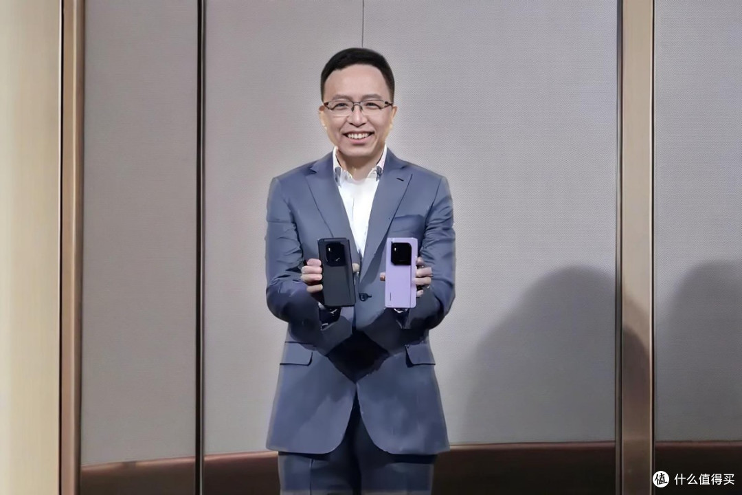 荣耀“放弃”高利润,跳水价3000元,四主摄+四芯片+10倍耐摔耐刮