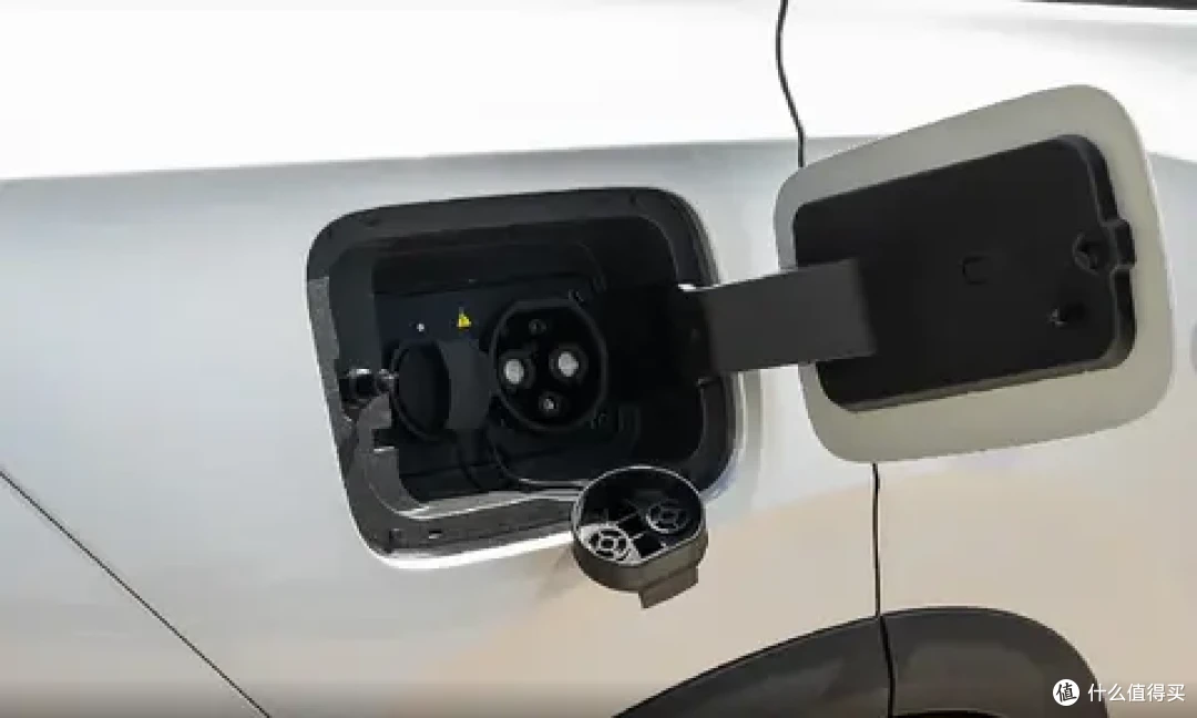 对比长安UNI-Z PHEV和风神L7 PHEV，谁更适合年轻人，看完就知道