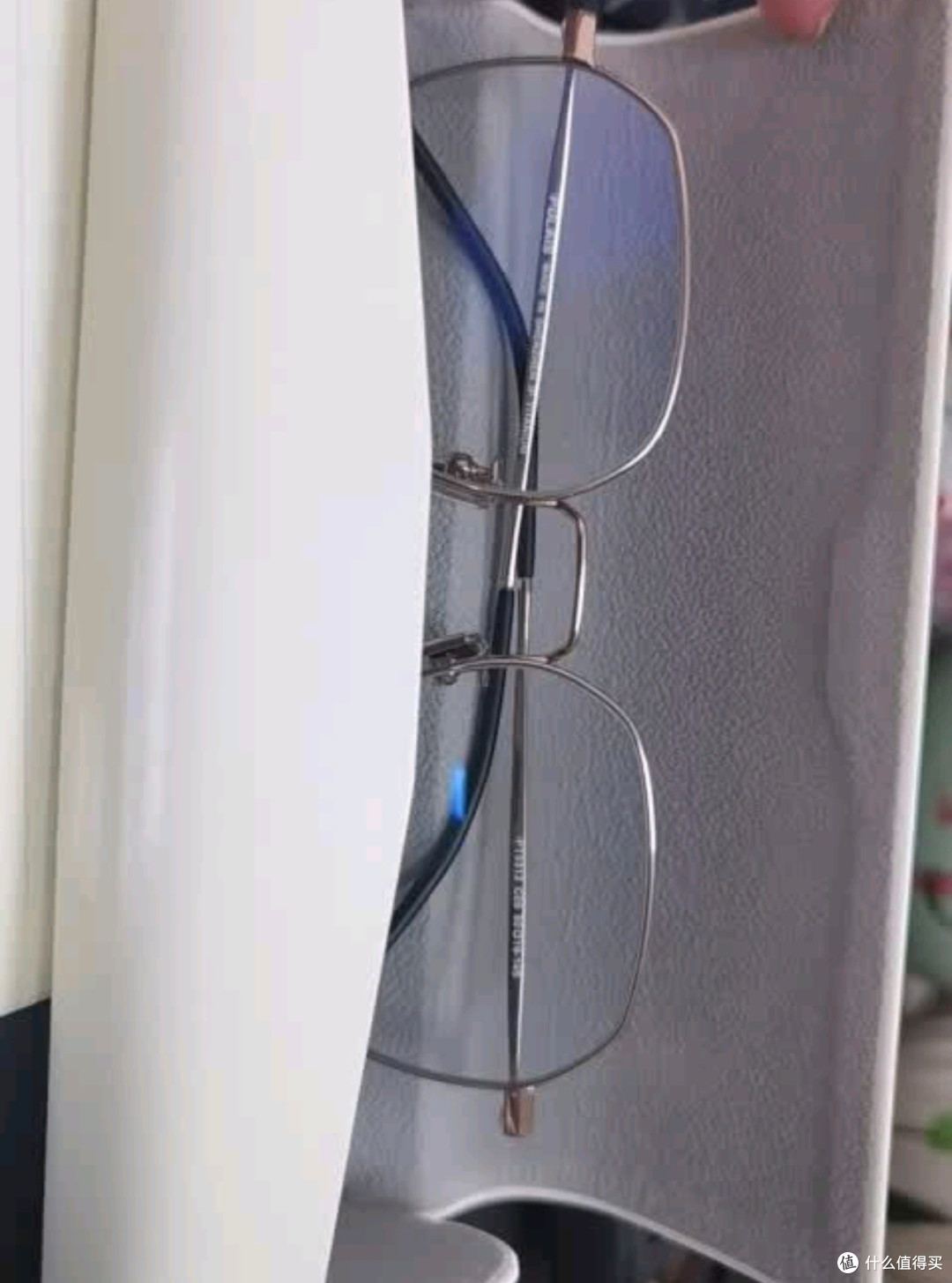 普莱斯蔡司纯钛防蓝光眼镜强光下的"护眼盾牌",干眼症患者的福音