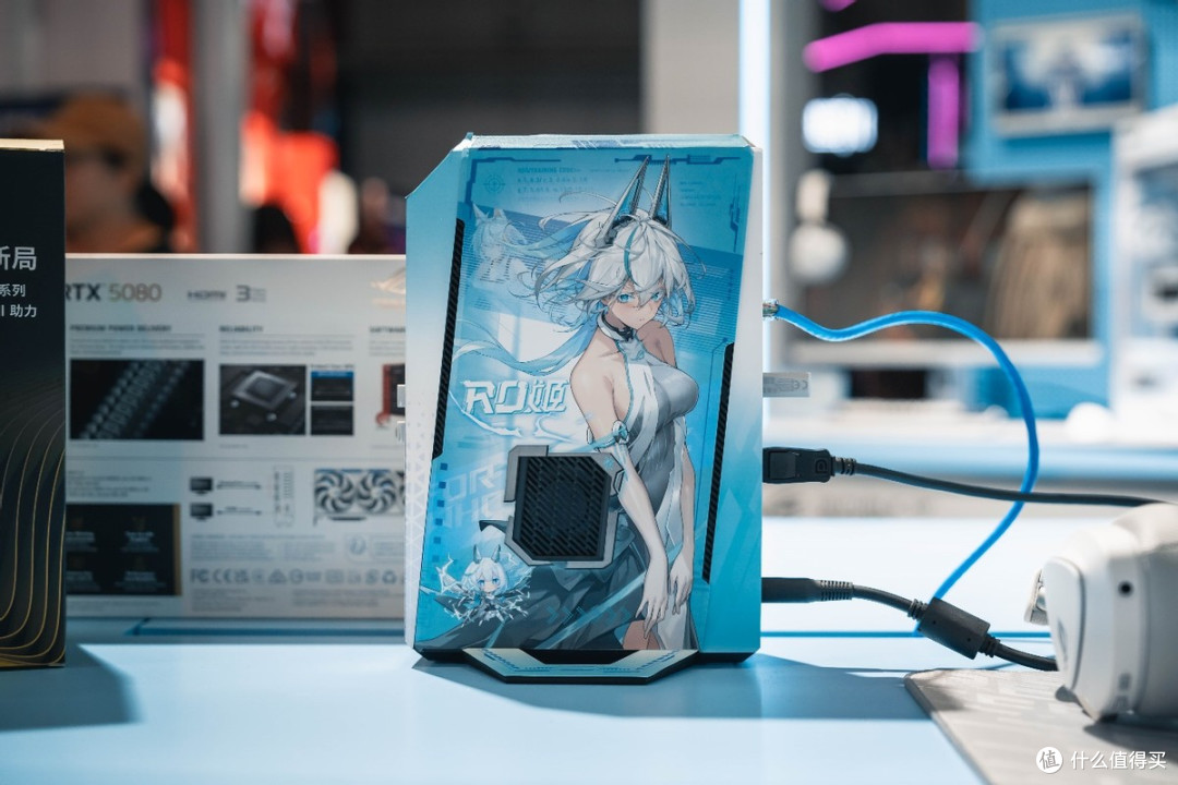 ROG NUC引爆BW2025!迷你机身掀桌搭二次元电竞风暴