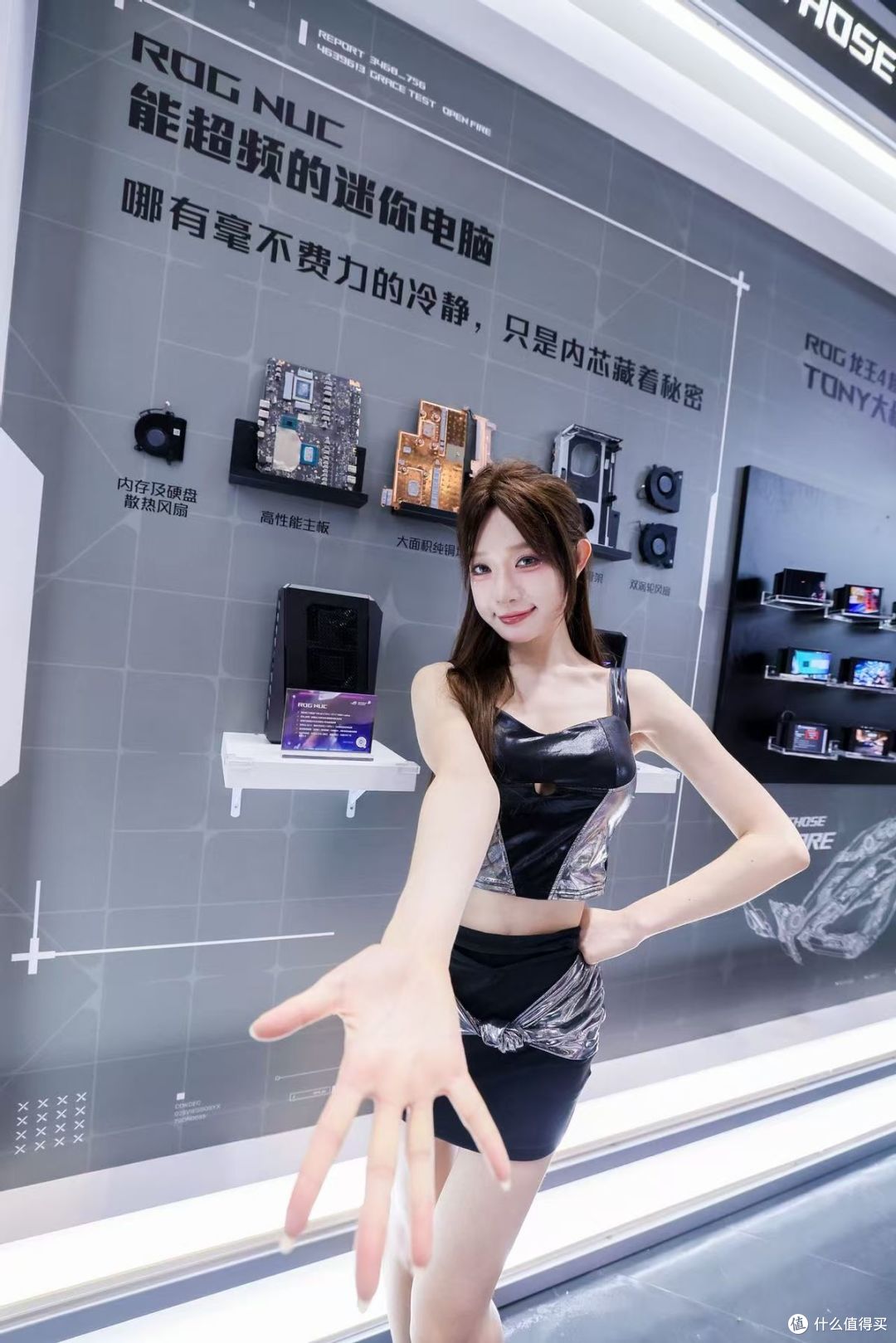 ROG NUC引爆BW2025!迷你机身掀桌搭二次元电竞风暴