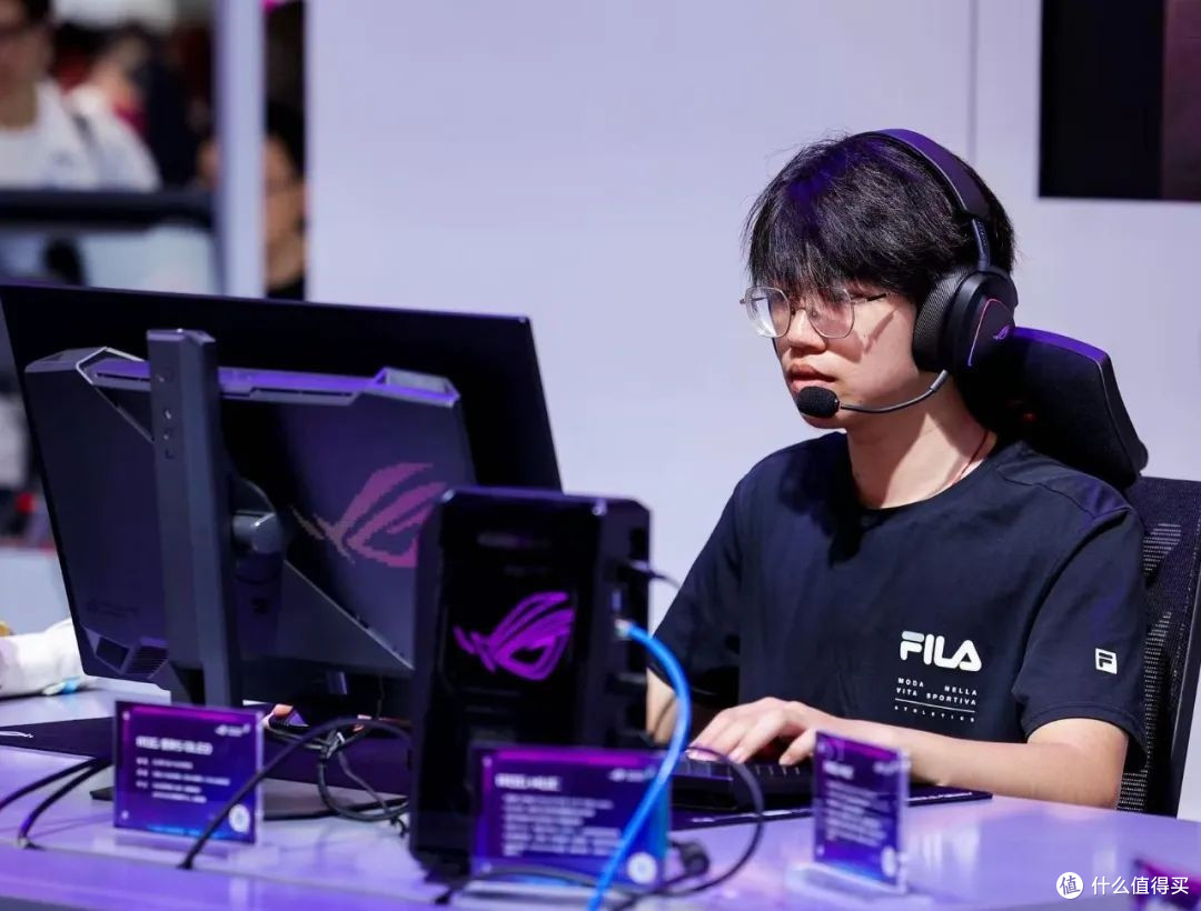 ROG NUC引爆BW2025!迷你机身掀桌搭二次元电竞风暴