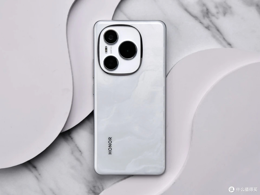 荣耀亮出“底牌”,8000mAh+卫星消息,12GB+512GB跌至2035元