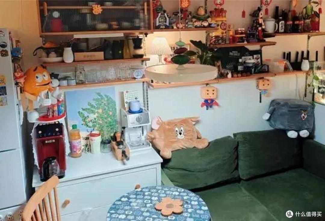 看了香港一姑娘的小屋,才知什么叫穷装,16㎡竟有2室2厅,好高级