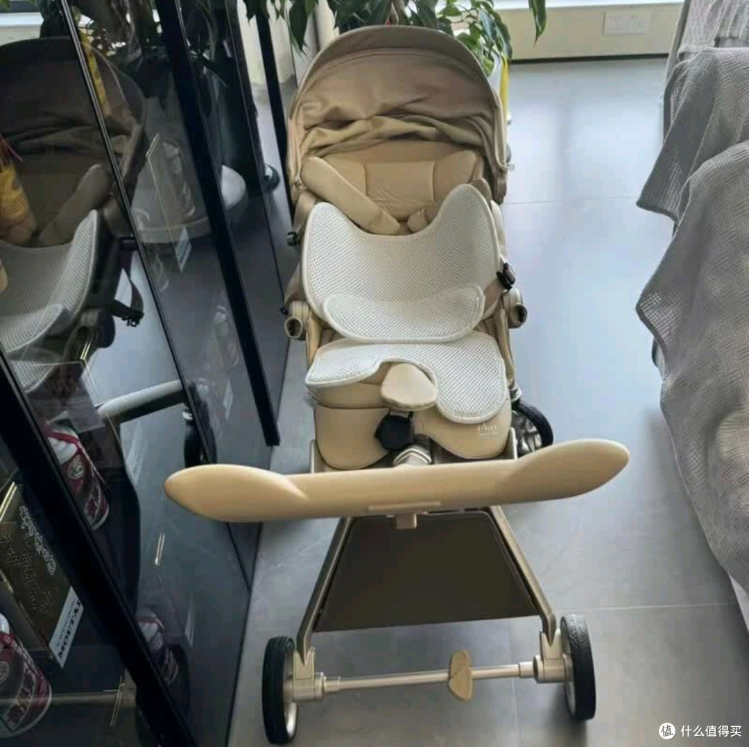 【母婴科技志·bebebus蝴蝶遛娃神器MAX:一隅移动的童年城堡】