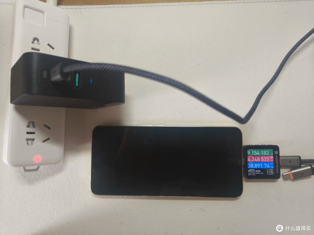 使用100W充电器搭配米物超级充电线给红米手机充电