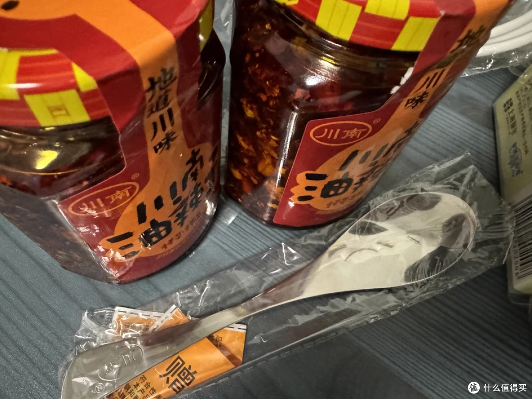 川南油辣子：拌啥都香，送的铁勺太懂吃货了​