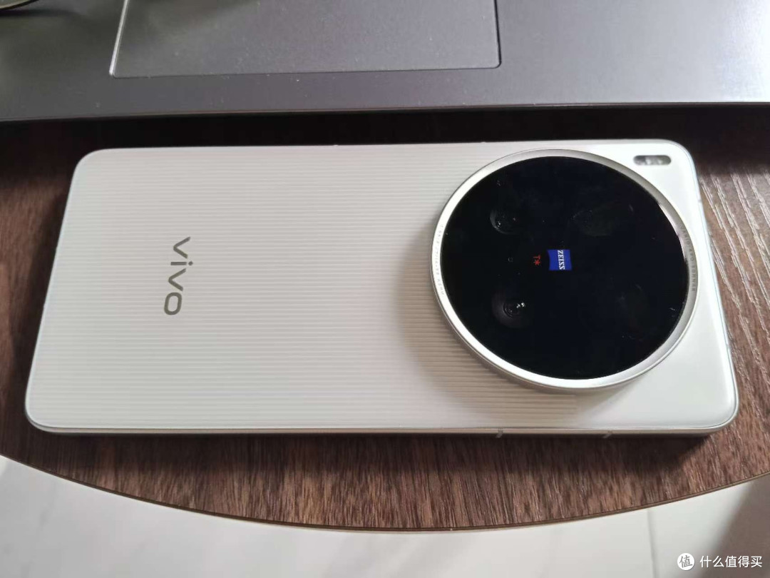 银调色vivo X200 Ultra：拍照与质感出众
