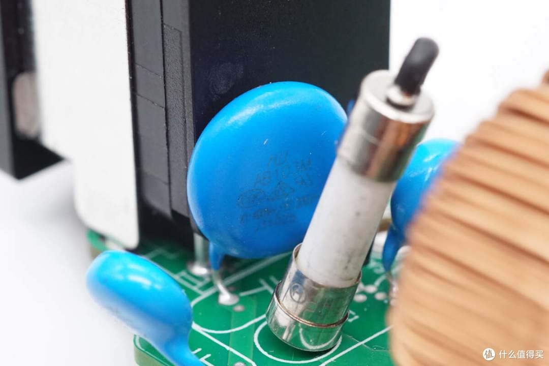 符合80PLUS白金转换标准,航嘉2000W服务器电源拆解
