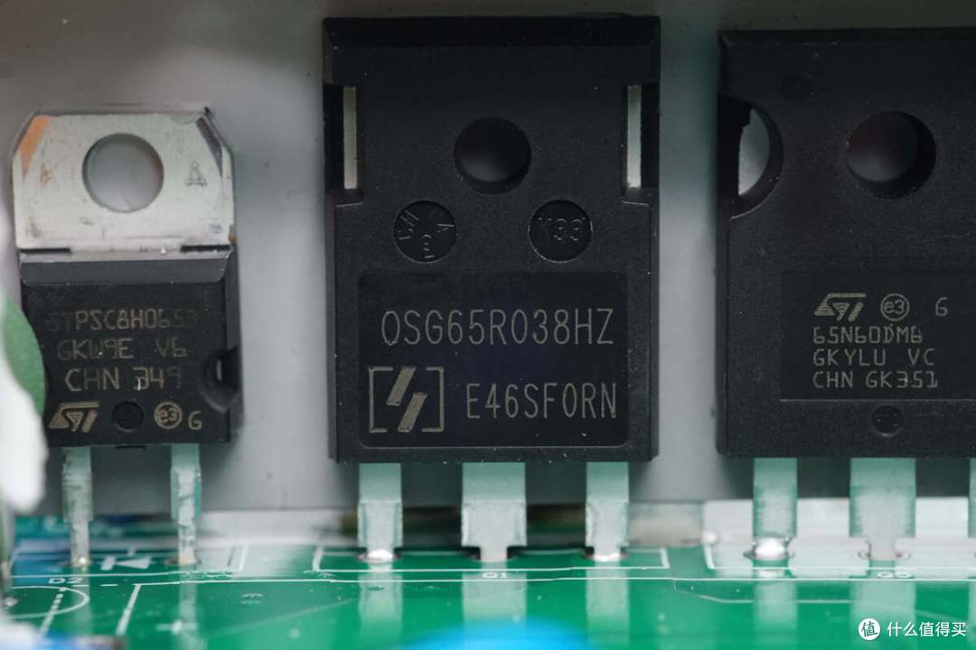 符合80PLUS白金转换标准,航嘉2000W服务器电源拆解