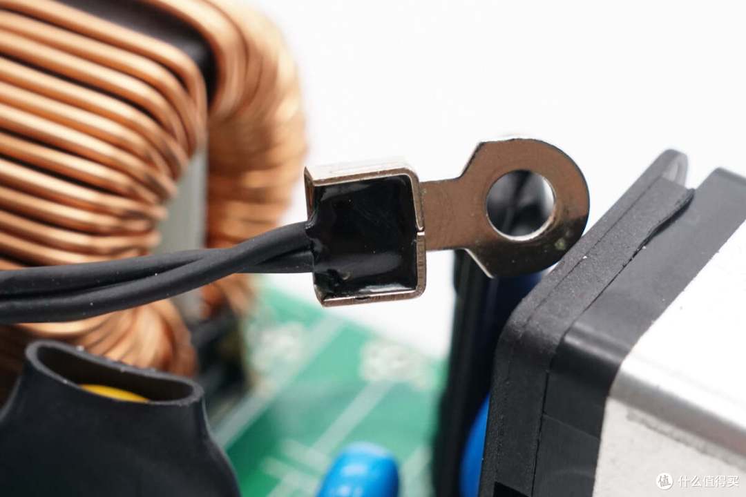 符合80PLUS白金转换标准,航嘉2000W服务器电源拆解
