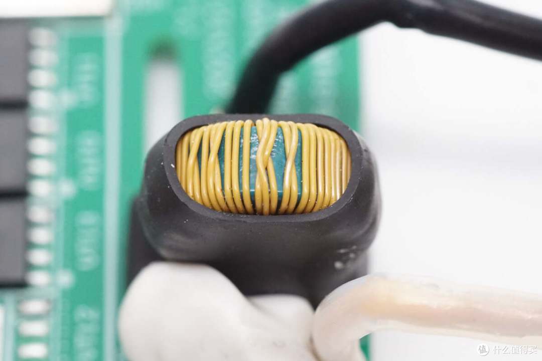 符合80PLUS白金转换标准,航嘉2000W服务器电源拆解