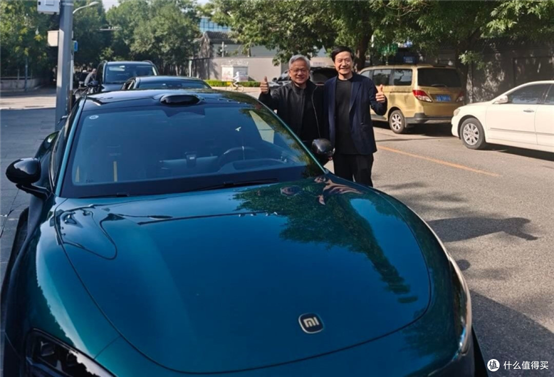 脱下皮衣穿唐装讲中文,还要买小米汽车,黄仁勋太想做中国生意了
