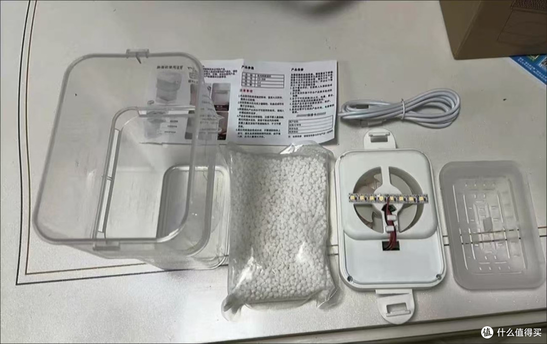 小型除湿机让卧室焕然一新