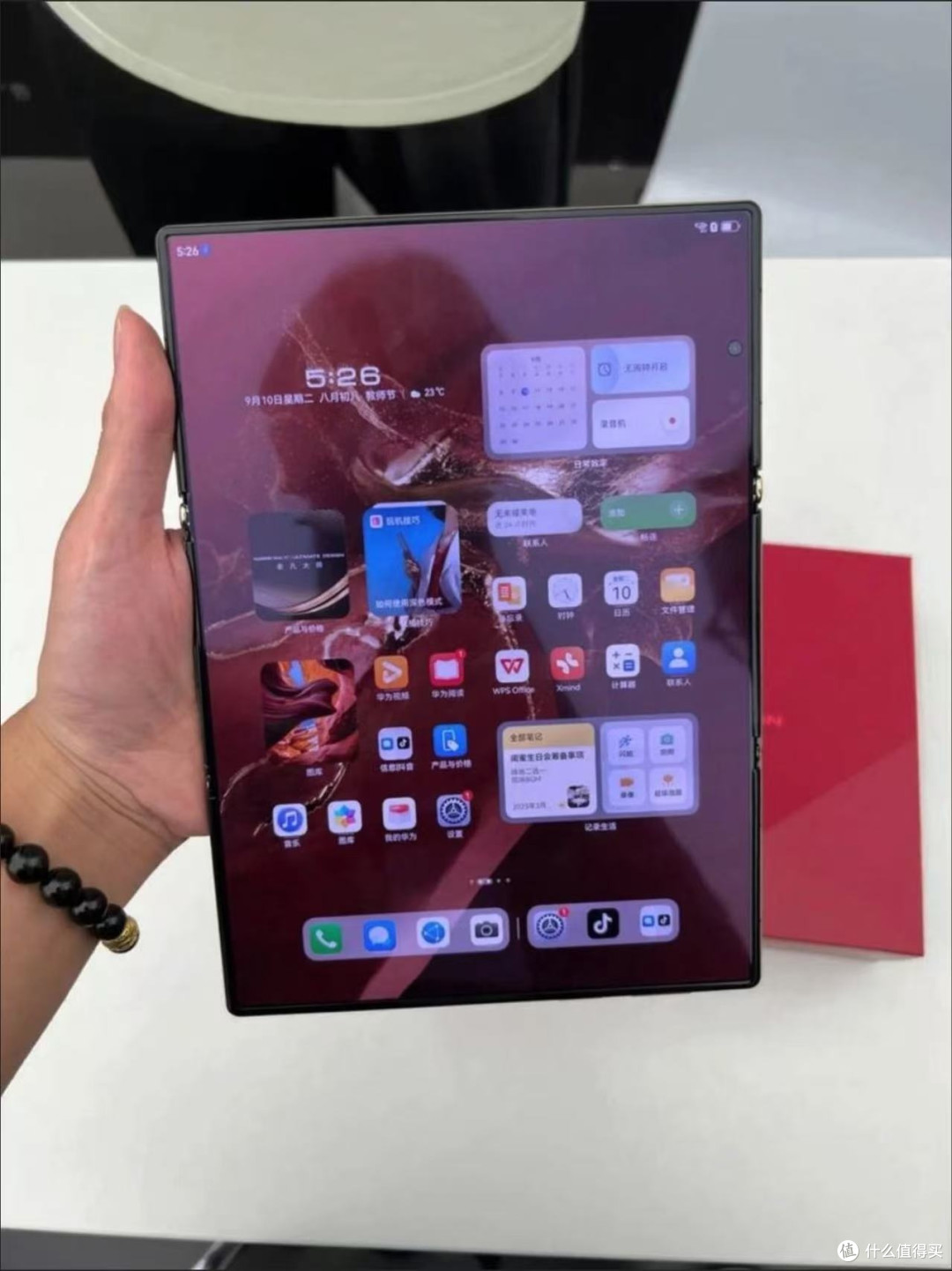 最近数码圈的大热门——华为Mate XT非凡大师,