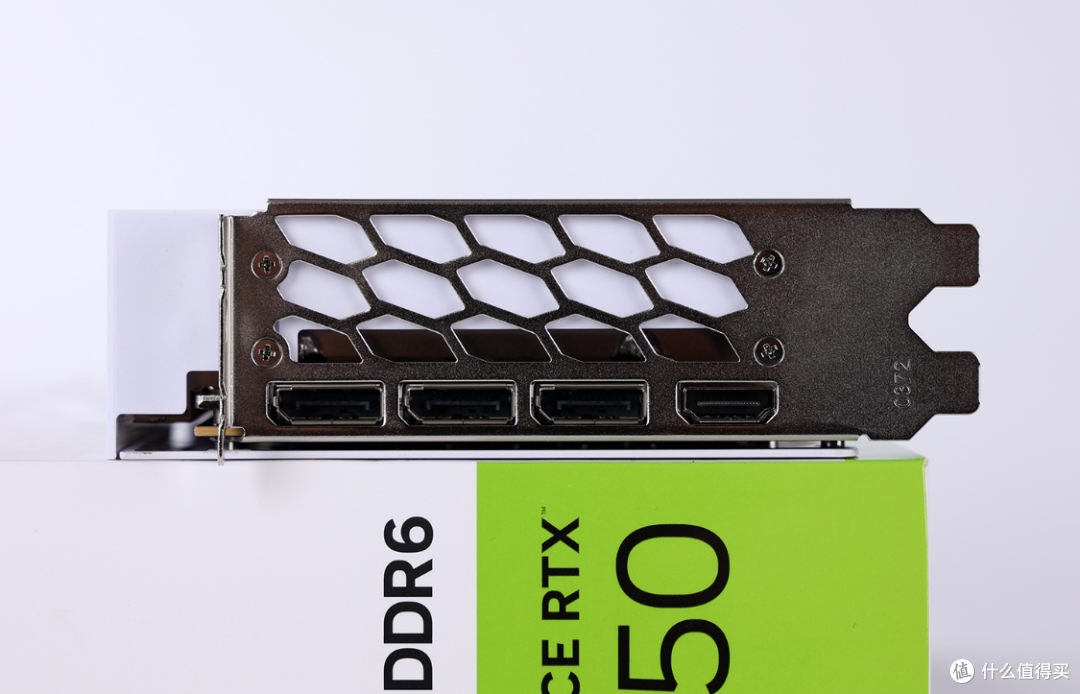 甜度不详,但真RTX50入门级!影驰 RTX5050圣刃OC显卡测评