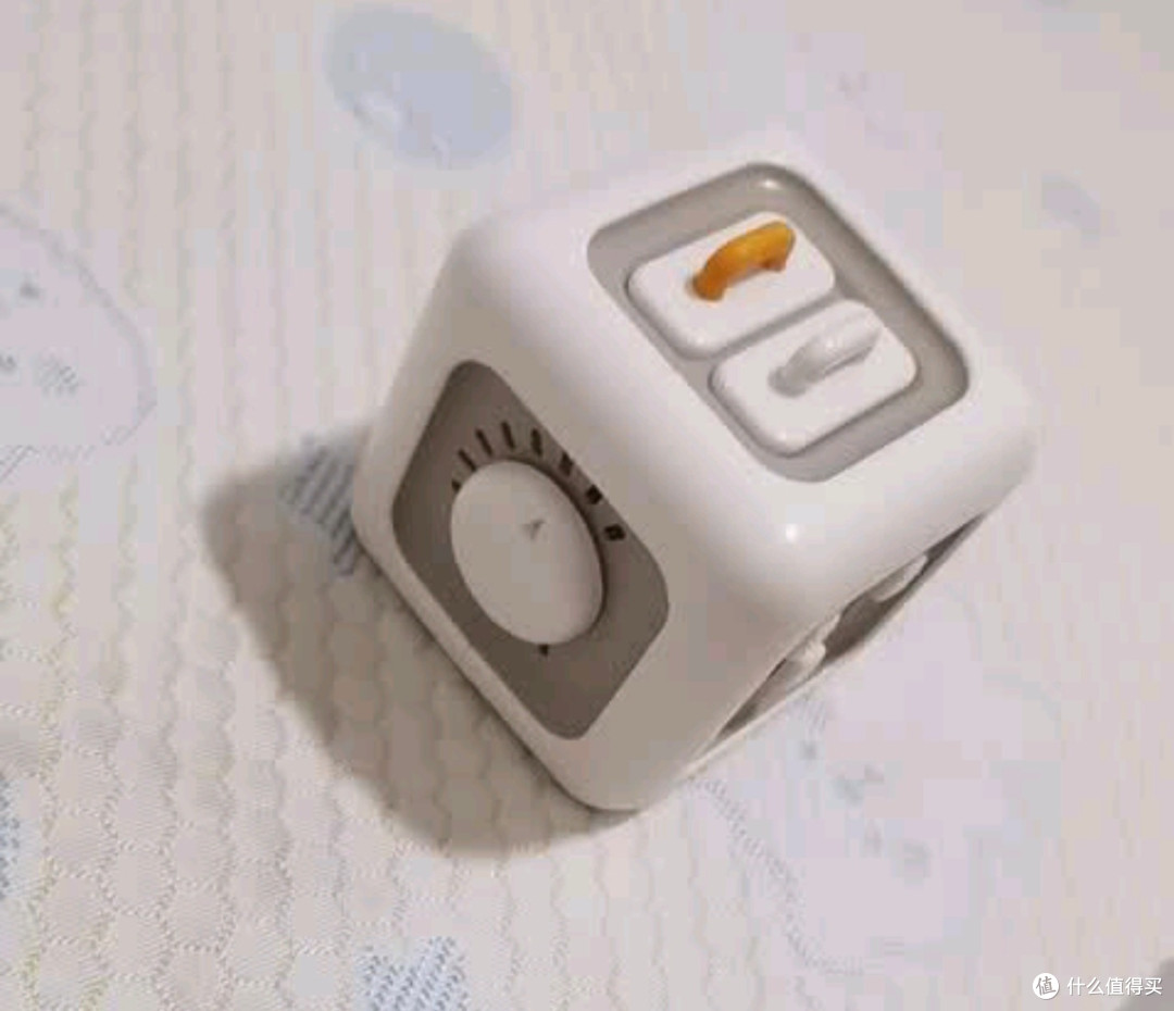 这款尚美贝贝婴儿玩具忙碌球堪称0-1岁宝宝的"蒙氏早教启蒙神器"