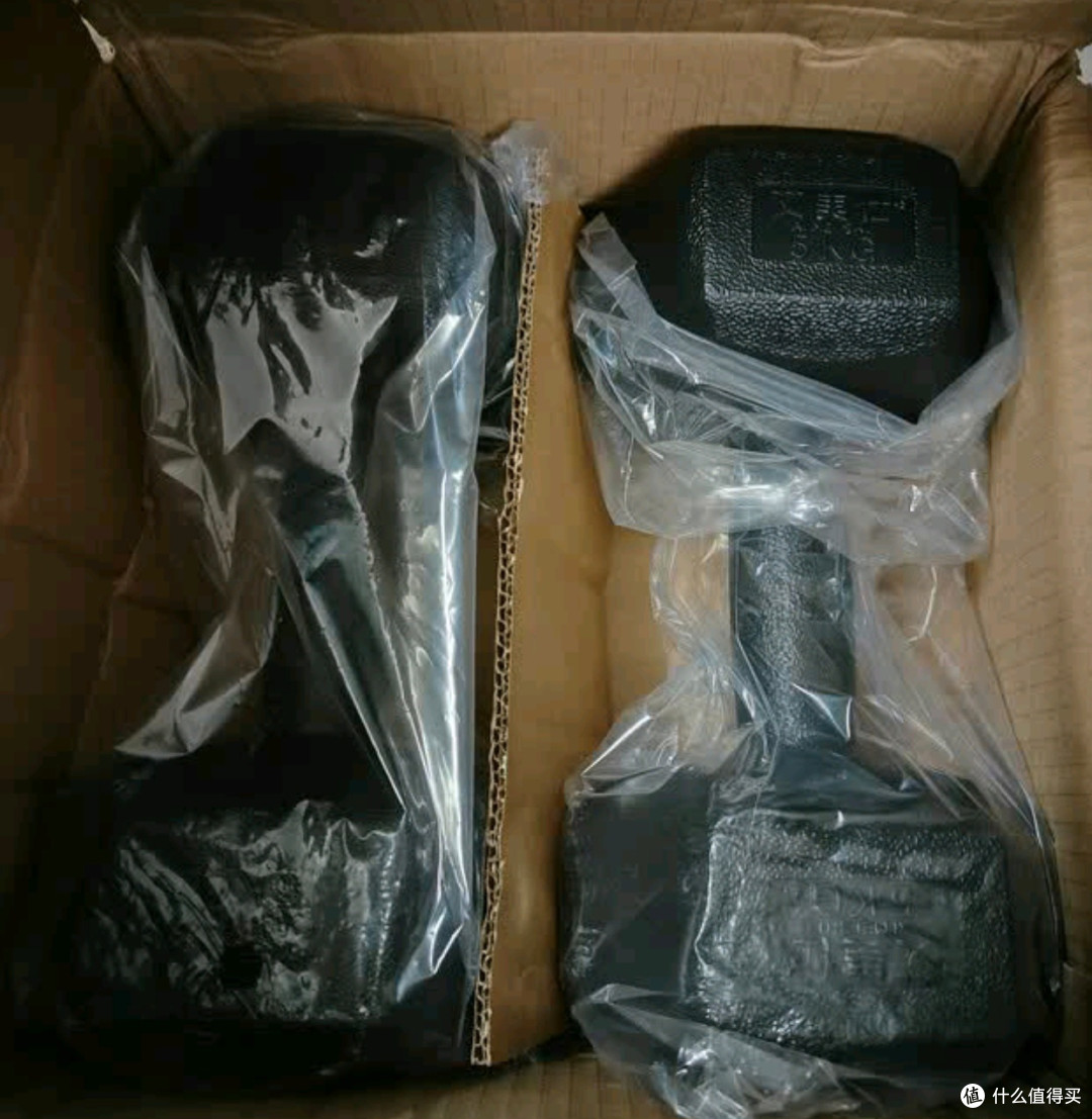 这款艾美仕六角包胶哑铃堪称家用健身器材的"全能战士"，