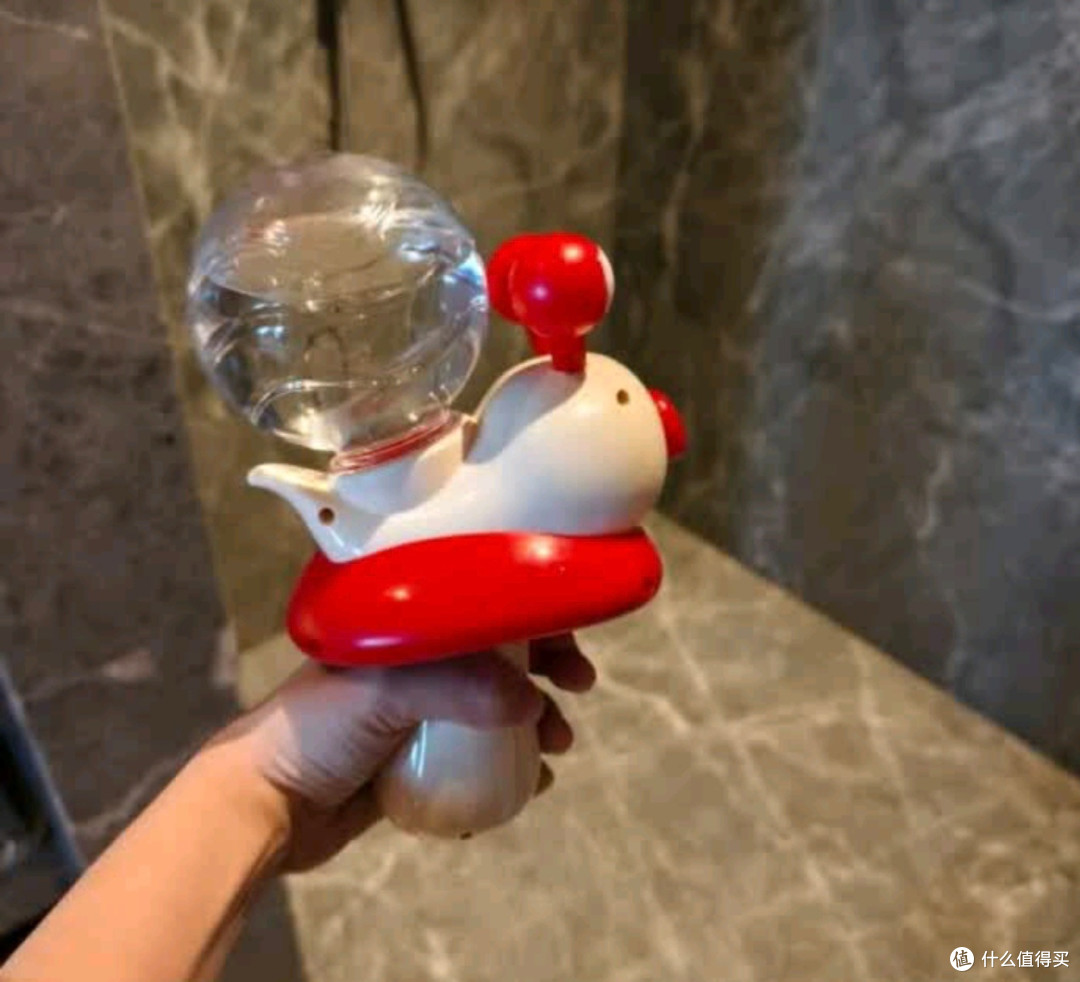 这款迪漫奇儿童电动水枪堪称夏日玩水的"欢乐制造机"，
