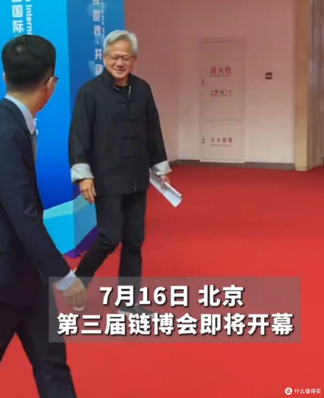 黄仁勋三度访华，穿唐装、说中文、见雷军，主打一个精明