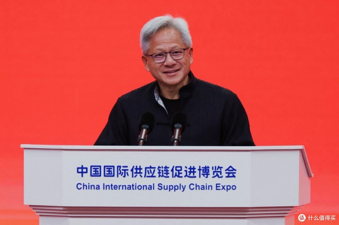 黄仁勋三度访华，穿唐装、说中文、见雷军，主打一个精明